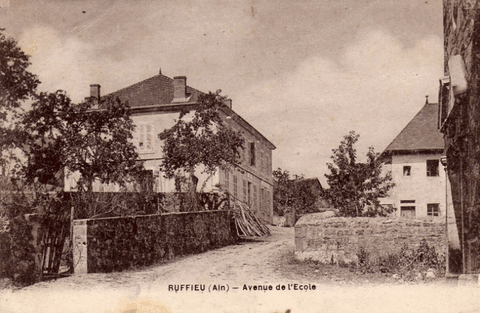 Ruffieu - Ecole - Avenue De L'école